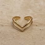 Sophisticated Curve Accent Ring