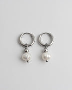 Veerle Stunning Pearl White Earrings