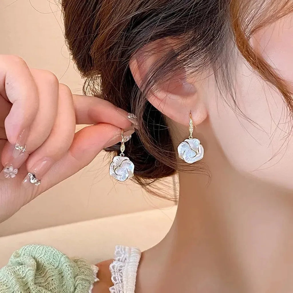 Lumina Spiral White Earrings