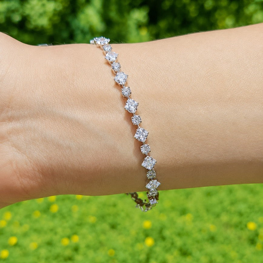 Elegant Geometric Zirconia Bracelet