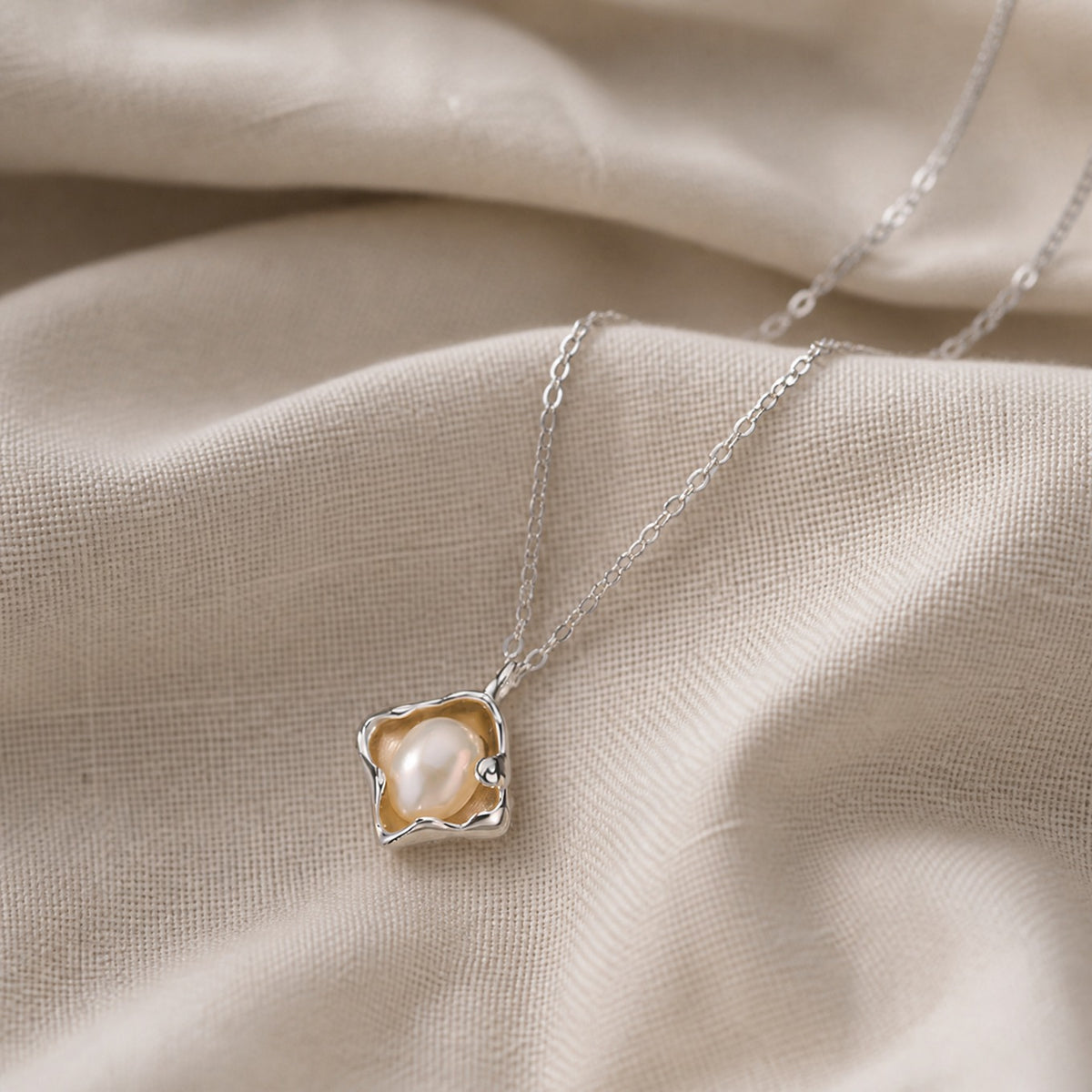 Seashell Pearl Pendant Necklace