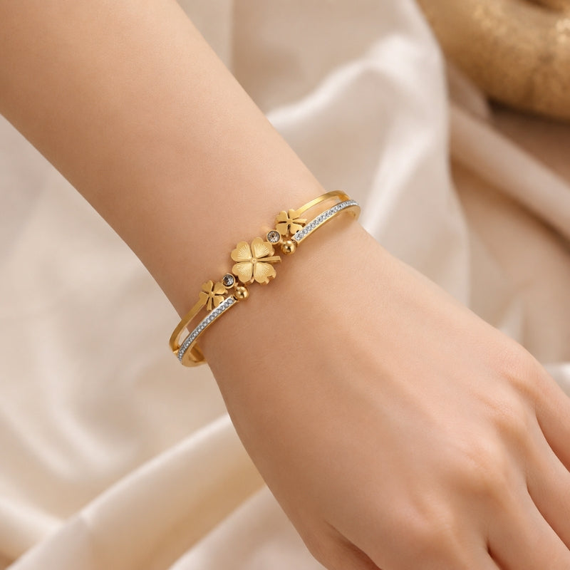 Exquisite Clover Gold  Bangle