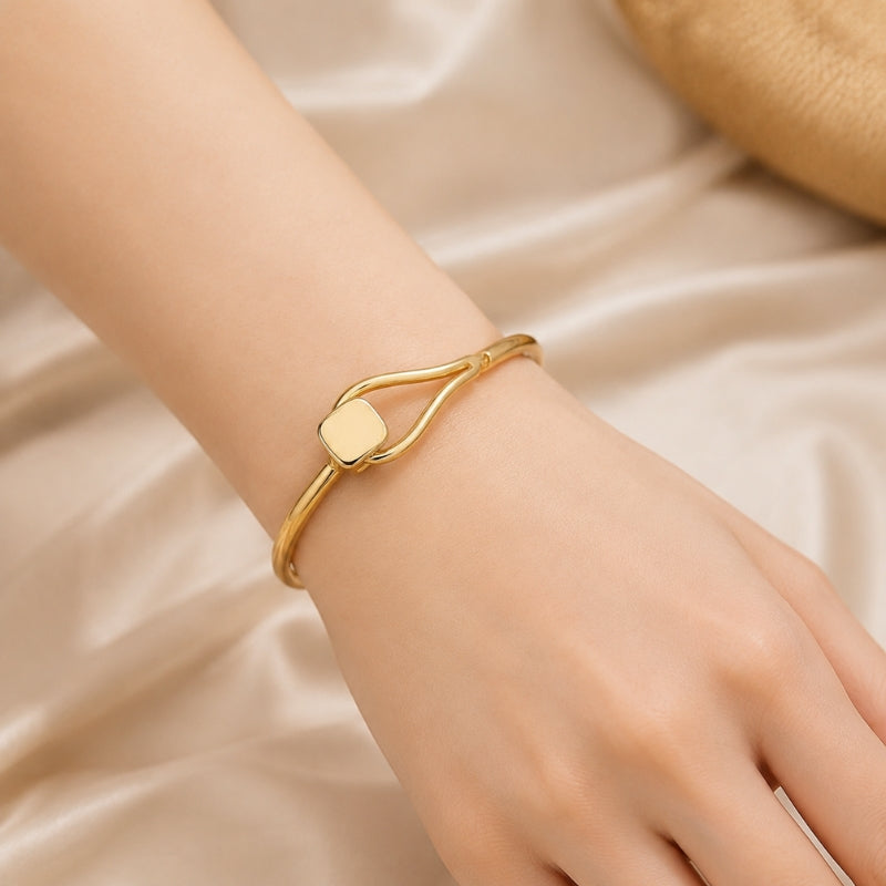 Minimalist Spring Gold Bracelet