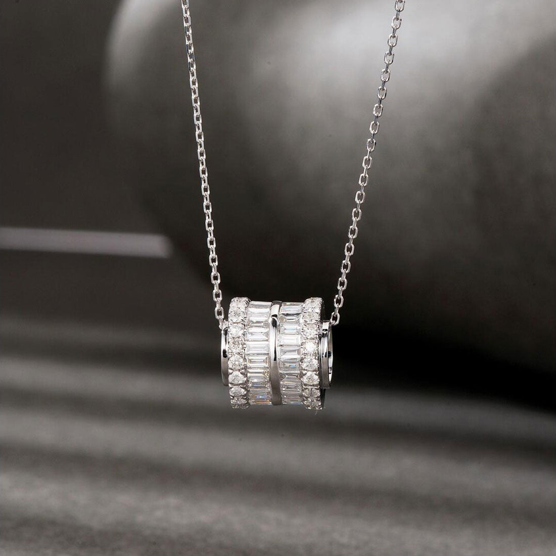 Elegant Geometric Pendant Necklace
