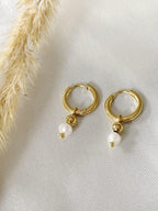 Veerle Stunning Pearl White Earrings