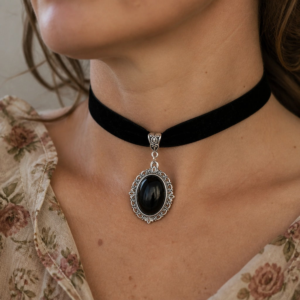Vintage Noir Heritage Choker